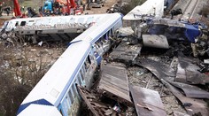 Počet obetí čelnej zrážky vlakov v Grécku stúpol na 42