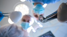 FOTO: Zubár zatlačil pacientovi implantát až do mozgu. Následne ho sám odviezol na urgent a ušiel