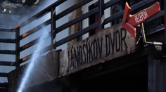 Ničivý požiar ich nezlomil. Obľúbený Jánošikov dvor sa stavia na nohy