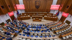 Ani druhý pokus nevyšiel. Schôdzu o odvolávaní Roberta Fica presunuli na február