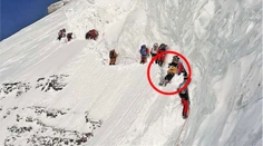 VIDEO: Horolezca na K2 šokovalo správanie ostatných. Umierajúceho muža všetci prekračovali