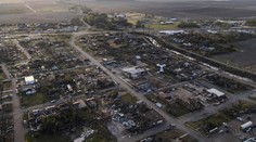 Počet obetí ničivého tornáda v USA stúpol na 26. Živel vyčíňal v ôsmich štátoch