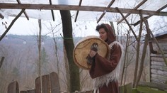 Našla vnútornú rovnováhu a pokoj na duši. Aneta vymenila rušné centrum mesta za tichý les