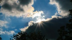 Meteorológovia varujú pred búrkami, výstraha platí pre celé Slovensko