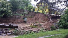 FOTO: Silná prietrž mračien takmer podmyla rodinný dom pri Krompachoch