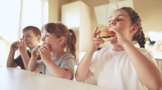 Prieskum: Tri štvrtiny predškolákov konzumuje sladkosti každý druhý deň, len každý piaty rodič si je vedomý, že jeho dieťa má nesprávnu stravu