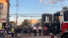 Na hasičov vo Filadelfii sa zrútila horiaca budova, piati sa zachránili, jeden to neprežil