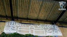 Slovanistickí ultras vyvesili transparent pripomínajúci Osvienčim