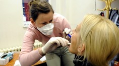 Súkromným lekárom sa nepáčia "tlaky" na čo najnižšiu výšku poplatku za prednostné vyšetrenie