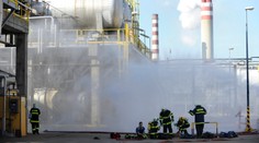 V bratislavskom Slovnafte zranil výbuch dvoch ľudí