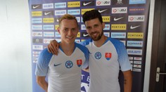 FOTO: Futbalisti dostali nové dresy. Dobré farby do baru, uťahoval si z brankárov Duda