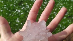 VIDEO: Českom sa prehnali supercely. Padali aj viac ako štvorcentimetrové krúpy