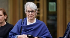 Trump ma sexuálne napadol v lietadle, vypovedala žena v prípade obžaloby zo znásilnenia novinárky