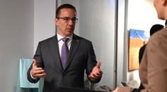Minister práce Erik Tomáš chce pritlačiť na zvýšenie minimálnej mzdy. Vyhlásil, že v roku 2027 by sa mohla blížiť k 1000 eurám
