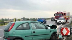 Smrteľná nehoda bez pásu pri Galante: Vodič narazil do zvodidiel, spolujazdkyňa neprežila