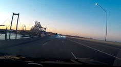 SUV sa zrútilo z mosta a narazilo do vlaku, jednou zo štyroch obetí tragédie je tehotná žena