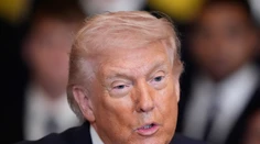 USA útočili na kľúčový iránsky ostrov – známy ako ropný uzol. „Vojenské ciele boli totálne zničené,“ tvrdí Trump.