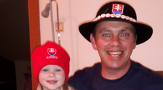 FOTO: Slováci milujú hokej. Takto ste fandili vo svojich obývačkách