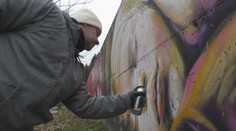 Zobudil sa a zistil, že nevidí na jedno oko. Veterán medzi pouličnými umelcami sa adaptoval a maľuje ďalej
