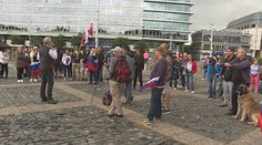 ÚDZS začal preverovať zdravotníkov šíriacich dezinformácie o pandémii. Je medzi nimi aj známy lekár