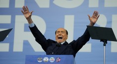Berlusconi sa zastal Putina: K spusteniu vojny na Ukrajine vraj šéfa Kremľa dotlačili