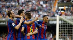 Barcelona otočila duel s Valenciou, jej mestský rival vydrel bod