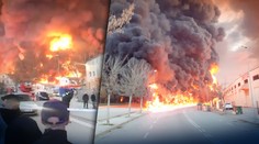 V španielskej fabrike vypukol obrovský požiar: Ulice aj rieku zaplavili horiace chemikálie