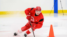 Keď prišiel na prvý tréning spadla mu sánka. Slováka na kempe vítala obrovská legenda NHL (rozhovor)