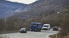 Daň z motorových vozidiel by sa mala znížiť. Nebude to však platiť pre všetkých