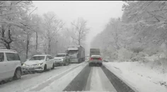 VIDEO: Obrovské kolóny pod Strečnom. Vodiči stoja hodiny v zápche