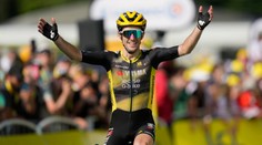 Premiérovú horskú etapu najlepšie zvládol Simon Yates. Pogačar tesne prišiel o žltý dres