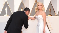 Slávne páry na oscarovom červenom koberci. Vyberte ten najkrajší!