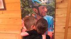 Fotka, ktorá dojala celé Taliansko: Scarponiho dvojičky spomínajú na otca