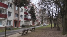 Muž, ktorého našli dobodaného v byte v Novej Dubnici bol z Ukrajiny, polícia zadržala dve osoby