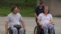 Matka dostala mozgovú príhodu, on ostal na vozíčku. Stal sa však otcom roka