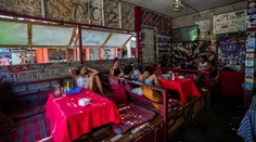 Prípad kontaminovaného alkoholu má už šiestu obeť. Turisti sa otrávili metanolom