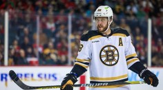 Najväčšia hviezda Bostonu nestihne začiatok kempu. Komplikácie Davida Pastrňáka tím prekvapili