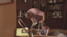 Celý život prežila v detskom kočíku. Obetavo sa o ňu stará jej starší brat