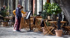 Prvý obed či káva po niekoľkých mesiacoch na terasách. Takto to vyzeralo v uliciach Bratislavy