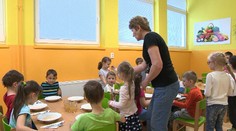 Choré dieťa sa v škole či škôlke nenaje. Jedálne to rodičom sťažujú