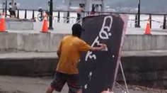 Z "čarbanice" umelecké dielo! Pozrite si výtvor tohto pouličného umelca