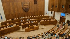 Voľby by vyhral Smer-SD, mimo parlamentu by boli Sme rodina aj KDH