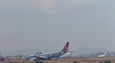 Tvrdé pristátie: Lietadlu sa roztrhla pneumatika