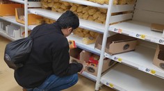 Kým v centre meste sa život pribrzdil, obchody praskali vo švíkoch