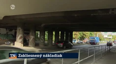 Zakliesnený nákladiak