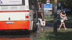 Problém ignorujú v Michalovciach už takmer dva roky. Zastávka MHD je neustále pod vodou