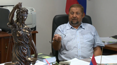 Za kontroverzné rozsudky mu klepli po prstoch. Harabinov senát končí