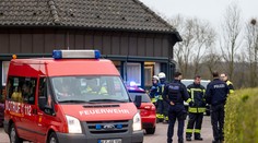 Pri požiari v nemeckom domove seniorov zahynuli štyria ľudia. Hasiči sa nedokázali dostať do niektorých častí budovy