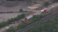 Polícia v Texase našla v rozpálenom nákladiaku desiatky mŕtvych migrantov