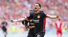 Liverpool dotiahol príchod ďalšej posily z Bundesligy. Za francúzskeho útočníka zaplatil vysokú sumu